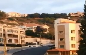 لبنان.. شاهد لحظة إطلاق قذيفة 