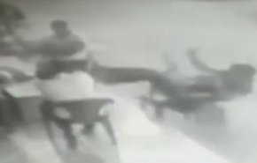 بالفيديو: 'معجزة إلهية' تنقذ طفلا سوريا من الموت