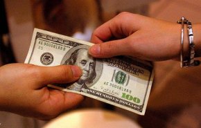الدولار يتجه لتسجيل أسوأ أداء بأغسطس منذ 5 سنوات