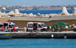 شاهد.. ضحايا من اللاجئين في حريق قارب قبالة ايطاليا