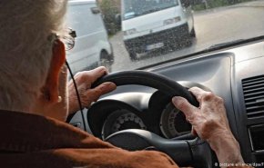 سيدة ثمانينية تستقل السيارة الخطأ وتعود بها إلى المنزل!
