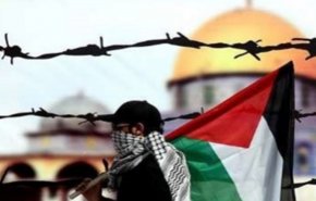 شاهد/ تزامنا مع التطبيع.. صهيوني يذل مسنا فلسطينيا!