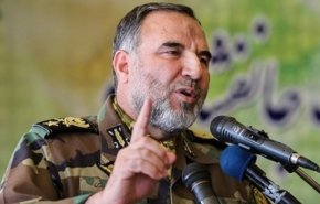 قائد قوات ايران البرية للجیش: صلابة قائد الثورة تهز اركان الأعداء