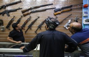 العراق .. دعوات لتخصيص مبالغ مالية لشراء الأسلحة من المواطنين