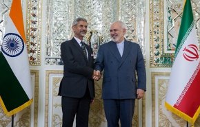 ظريف يجري محادثات مع نظيره الهندي في طهران