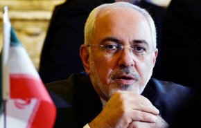 ظريف: تصريحات ماكرون حول حرية التعبير مقززة