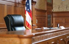 شاهد..أب يكشف سبب مسامحة مغتصب وقاتل طفلته داخل المحكمة