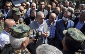 عرنوس يزف بشرى للمتضررين من الحرائق بريف حماة
