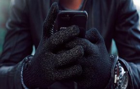 شاهد..قفازات إلكترونية جديدة تنقل الشعور باللمس