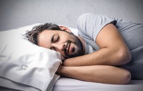 أطعمة تحسن النوم