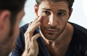 عادات سيئة تتسبب في ظهور الهالات السوداء حول العين