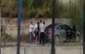 شاهد بالفيديو..جريمة وحشية ضد لاجئ سوري لم يتدخل احد لمساعدته في تركيا!