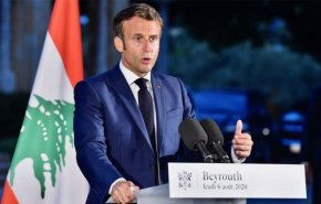 شاهد.. عندما تتغير لهجة ماكرون في لبنان