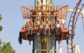 فيديو صادم يوثق سقوط لعبة ملاهي في مصر!
