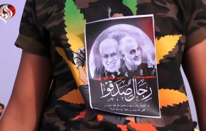 صور الشهيدين سليماني والمهندس علی صدور زوار الأربعين 