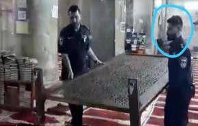 جنود الاحتلال يقتحمون ويدنسون مصلى باب الرحمة للمسجد الاقصى