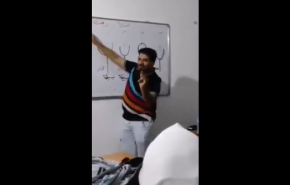 بالفيديو.. معلم سوري يبتكر طريقة جديدة في التعليم
