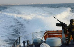 بحرية الاحتلال تستهدف مراكب الصيادين في بحر غزة