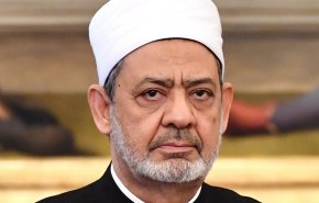 شيخ الأزهر يرد على تصريحات ماكرون العنصرية