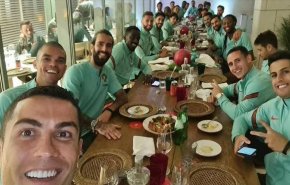 رونالدو والعشاء الأخير.. مصير منتخب البرتغال بعد الصورة المخيفة!