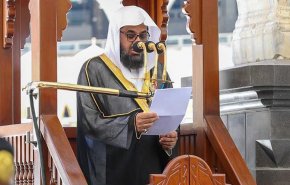 شاهد.. امام الحرم المكي في خطر الإقالة لهذا السبب.. 