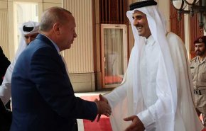 حقيقة انحناء أردوغان أمام أمير قطر