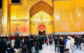 بالصور: الزائرون يتوافدون على مرقد الامام علي (ع) 