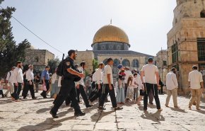 بحماية من شرطة الاحتلال..مستوطنون يقتحمون الاقصى
