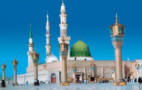 صلّى الإلهُ على النبيِّ محمدٍ