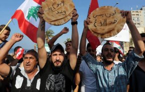 الدعوات للنزول الى الشارع في لبنان