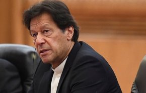 عمران خان يتعهد بجلب نواز شريف إلى باكستان