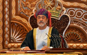 شاهد.. زوجة سلطان عمان تظهر للعلن للمرة الأولى