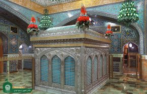 شاهد.. اضاءة ضريح الامام الرضا عليه السلام بألوان جديدة