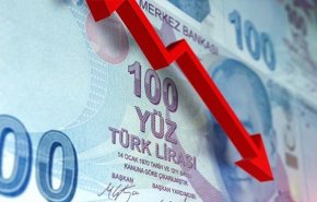 توتر علاقات تركيا الخارجية يخفض قيمة الليرة الى أدنى مستوياتها