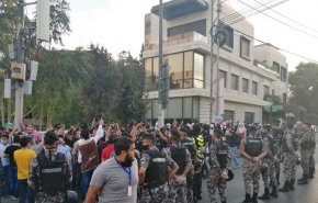 بالصور..الاحتجاجات الاردنية على الإساءة الفرنسية للنبي محمد (ص)