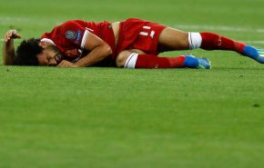 شاهد: محمد صلاح يتعرض لإصابة مقلقة