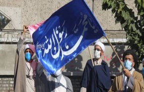 وقفة احتجاجية امام السفارة الفرنسية في طهران 