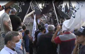 شاهد.. تظاهرة امام السفارة الفرنسية ببيروت، بماذا طالبت؟