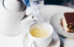 إحذر من خطأ قاتل عند تخمير الشاي.. وهكذا احمي نفسك