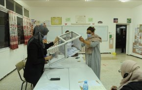 الجزائر.. مشاركة ضعيفة في الاستفتاء على الدستور
