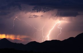 سوريا.. أمطار رعدية وسيول بشوارع العاصمة دمشق (فيديو)