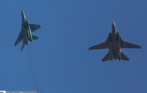 معركة جوية لمقاتلات F-14 وميغ 29 في مناورات القوة الجوية الايرانية