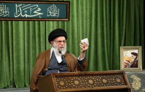 أية الله خامنئي: أيادي خفية خلف الرسوم المسيئة للرسول 
