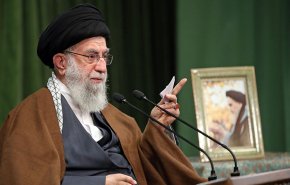شاهد.. أية الله خامنئي ينتقد حركة خيانية في المنطقة