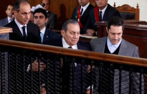 مصر..رفع الحظر عن أموال مبارك وزوجته