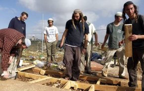 مستوطنون يشرعون ببناء بؤرة استيطانية في الأغوار