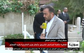 شاهد.. لحظة وصول جثمان المعلم الى مقبرة المزة بدمشق