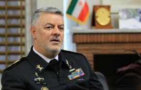 الجيش الايراني يعلن موعد انضمام بارجة 