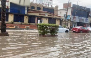 بالصور.. استنفار للسيطرة على مياه الامطار في شوارع بغداد