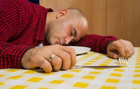  أطعمة ومشروبات يمكنك تناولها قبل النوم